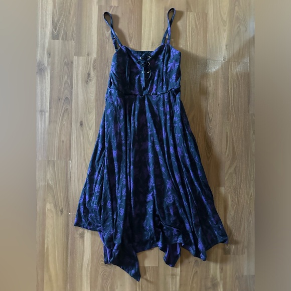 NWT Thorn & Fable Fairy Flower Hanky Hem Dress size medium Hot Topic 💜🧚🏻 - Picture 4 of 10